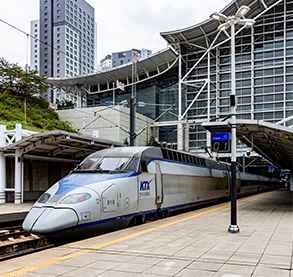 공항 및 교통 시설